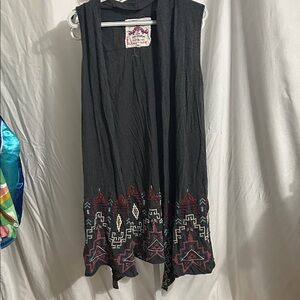 Johnny was Sleeveless Cardigan with Geometric Pattern